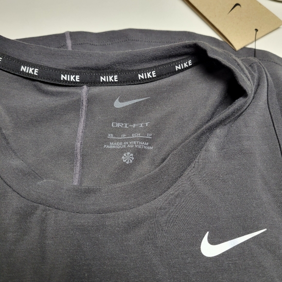 NWT Womens Nike 2022 Chicago Marathon Tank Singlet - Picture 4 of 5